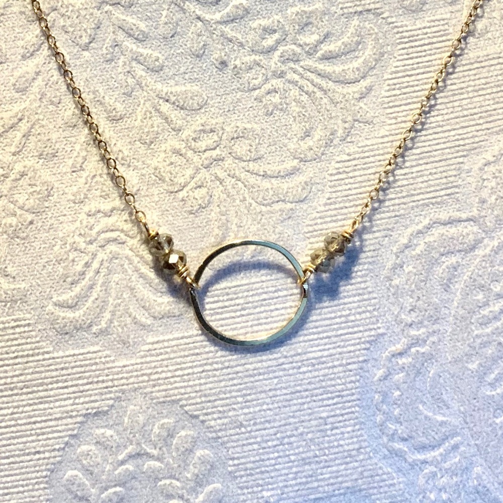 💐Boutique Jewelry: circle necklace grey crystals